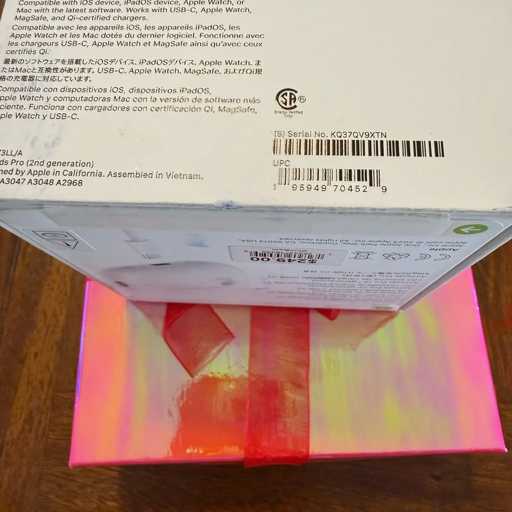 Apple AirPods Pro with MagSafe Charging Case - Picture 4 of 4